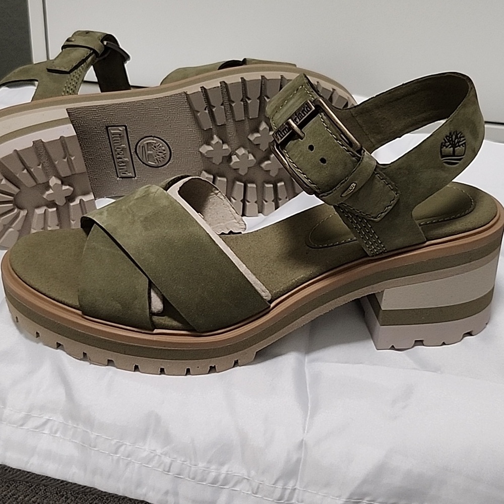 Timberland sandals in size 6